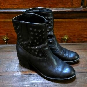 Donald J Pliner boots